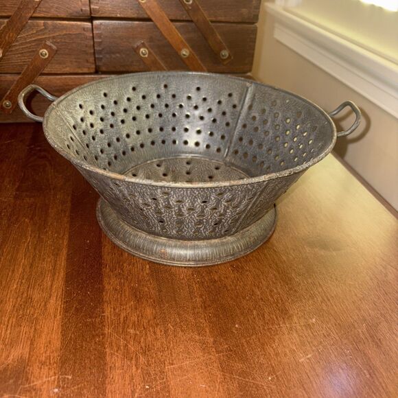 VINTAGE GRAY AGATE Enamelware COLANDER - Picture 1 of 5